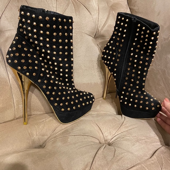 Studded booties size 6.5 - Picture 1 of 4